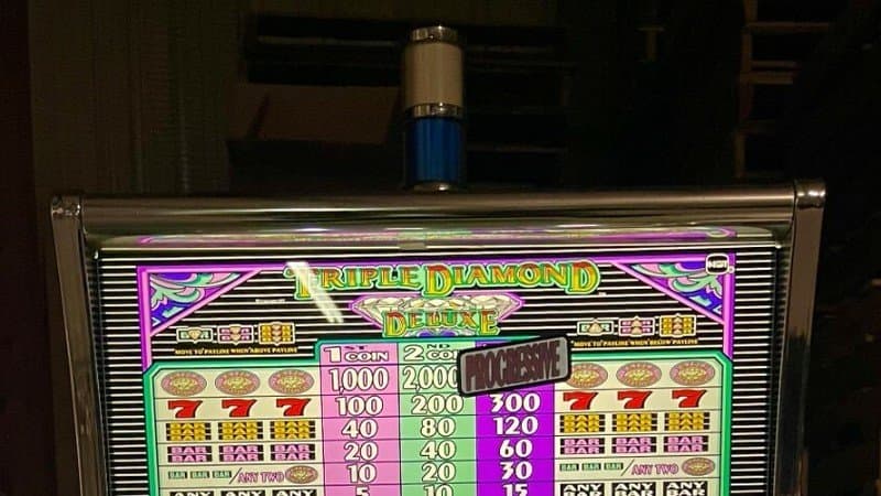 Triple Diamond slot game by IGT